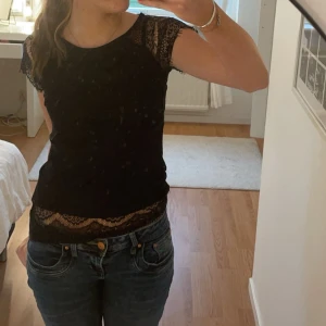 Svart spetstopp - Festlig topp från Kappahl, storlek xs! ❤️