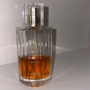 Choco musk Parfym - Choco musk  på 50 ml från Al rehab(återstående mängd kvar) . Detta är den virla oljan men i parfym form.  Förvarats i svalt och mörkt ställe. Vört att köpa för den som vill testa! 