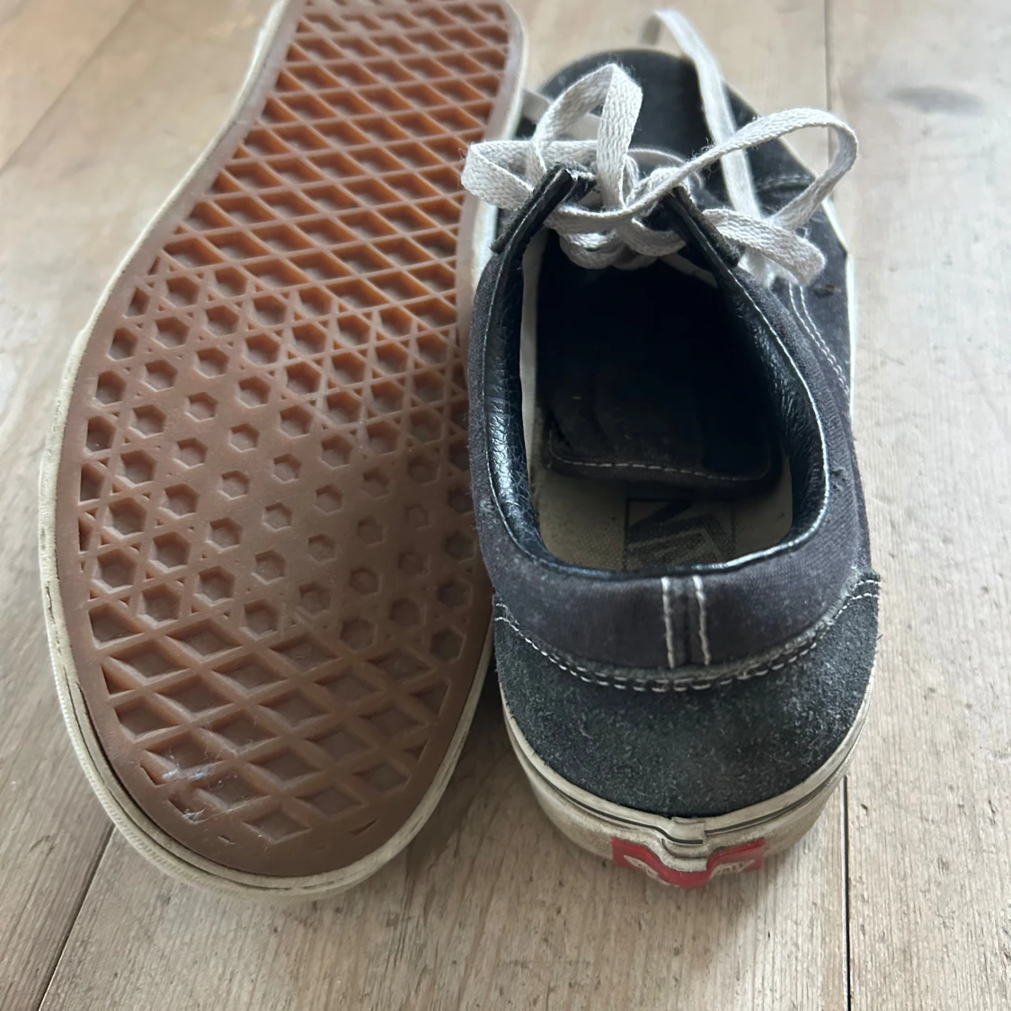 Svarta och vita sneakers från Vans - 2