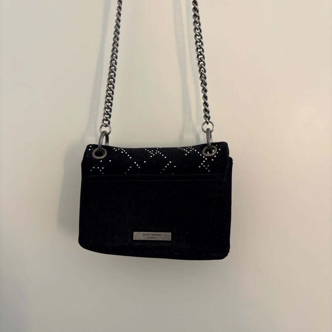 Svart sammet axelväska Kurt Geiger - 1