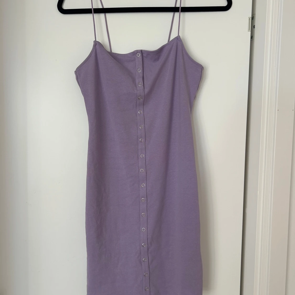 Ljuslila kort klänning från Bershka - 1