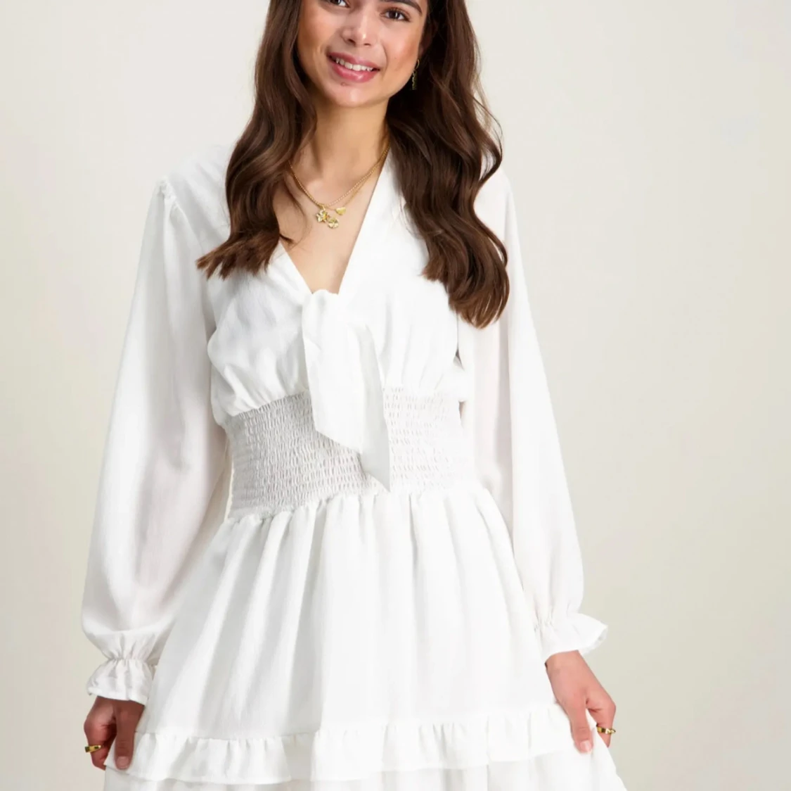 Vit omlottklänning med volang RYVLS PRIS GÅR ATT DISKUTERA  - 1