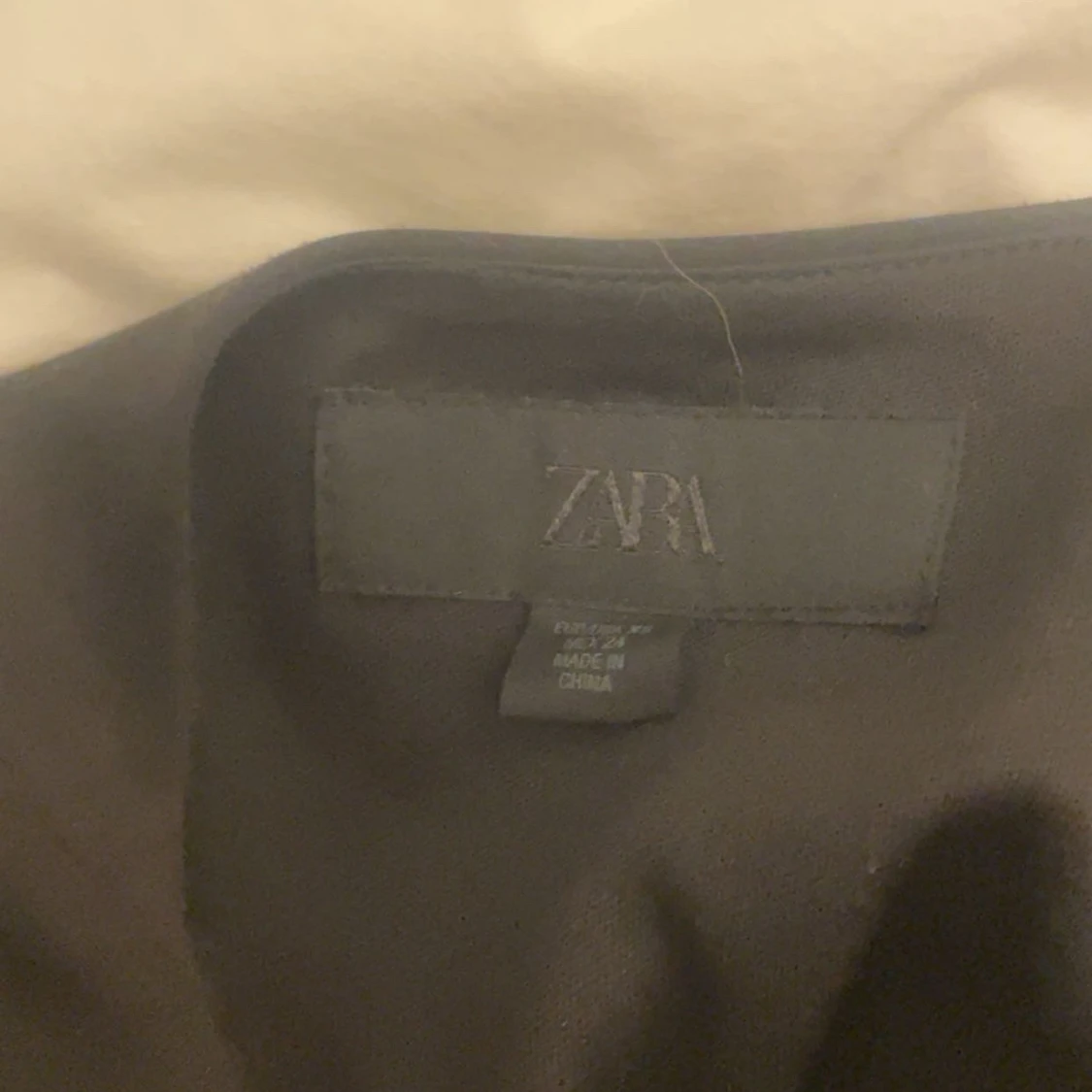 Svart linnetopp med rosett från Zara - 2