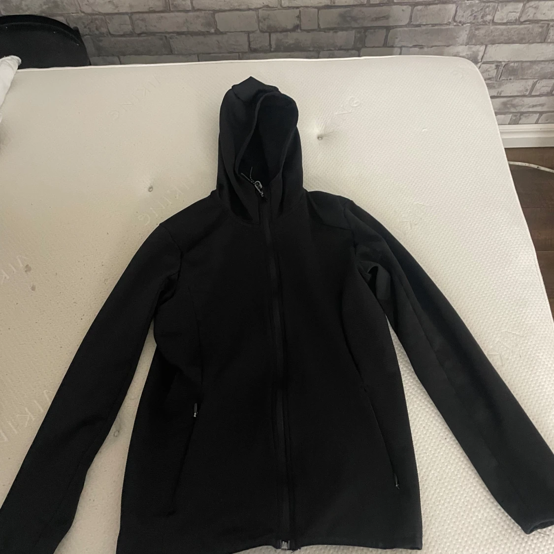 Svart zip up träningströja med huva - 1