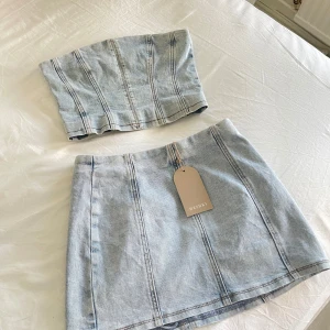 Set från Meshki - Jeanskjol och topp från meshki. Storlek S på båda. Använd 1 gång så den är som ny 🩵