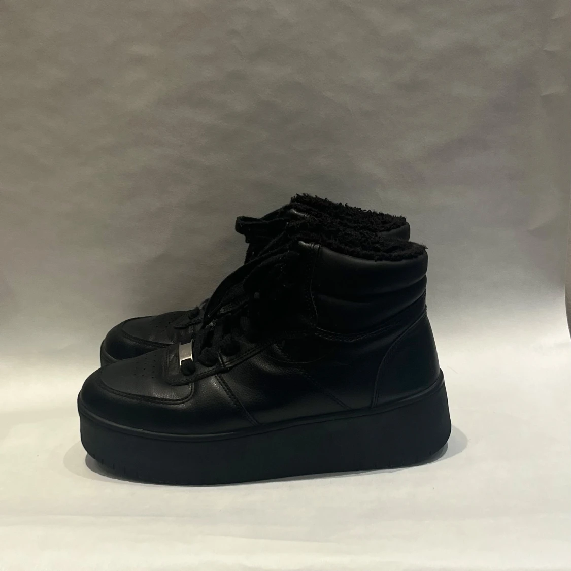 Svarta sneakers med platåsula, stl 38 - 1