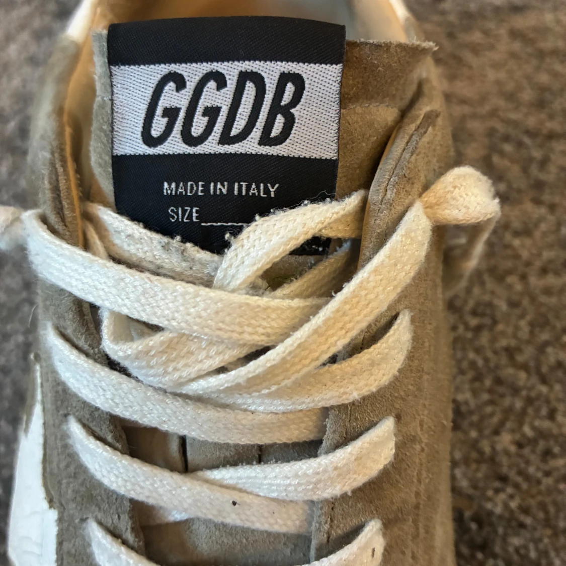 Beige mocka sneakers från Golden Goose - 2