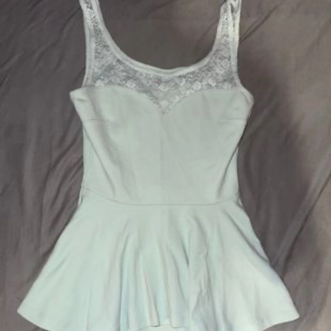 Blå spetstop från Gina Tricot