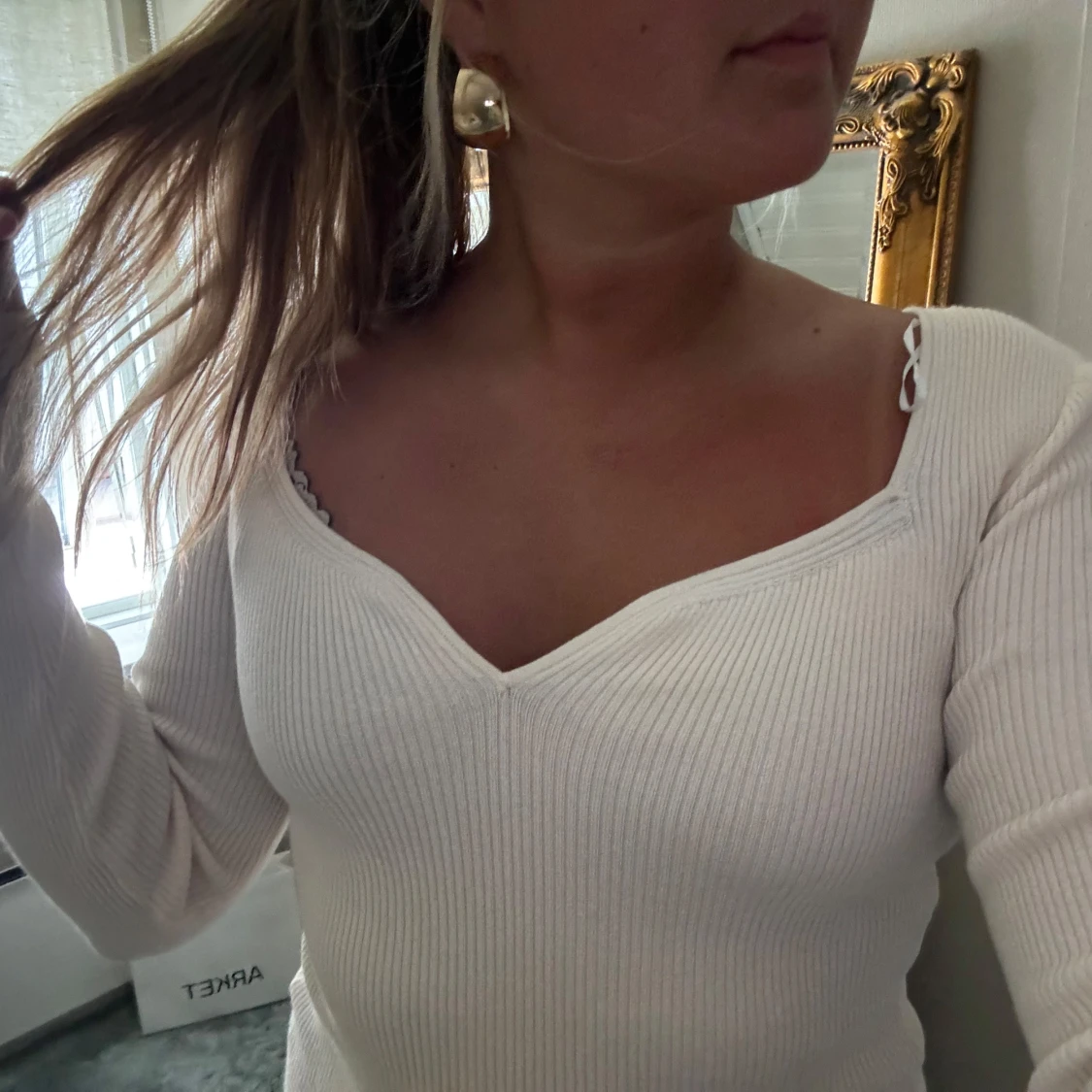 Ribbad ljusbeige v-ringad tröja - 2