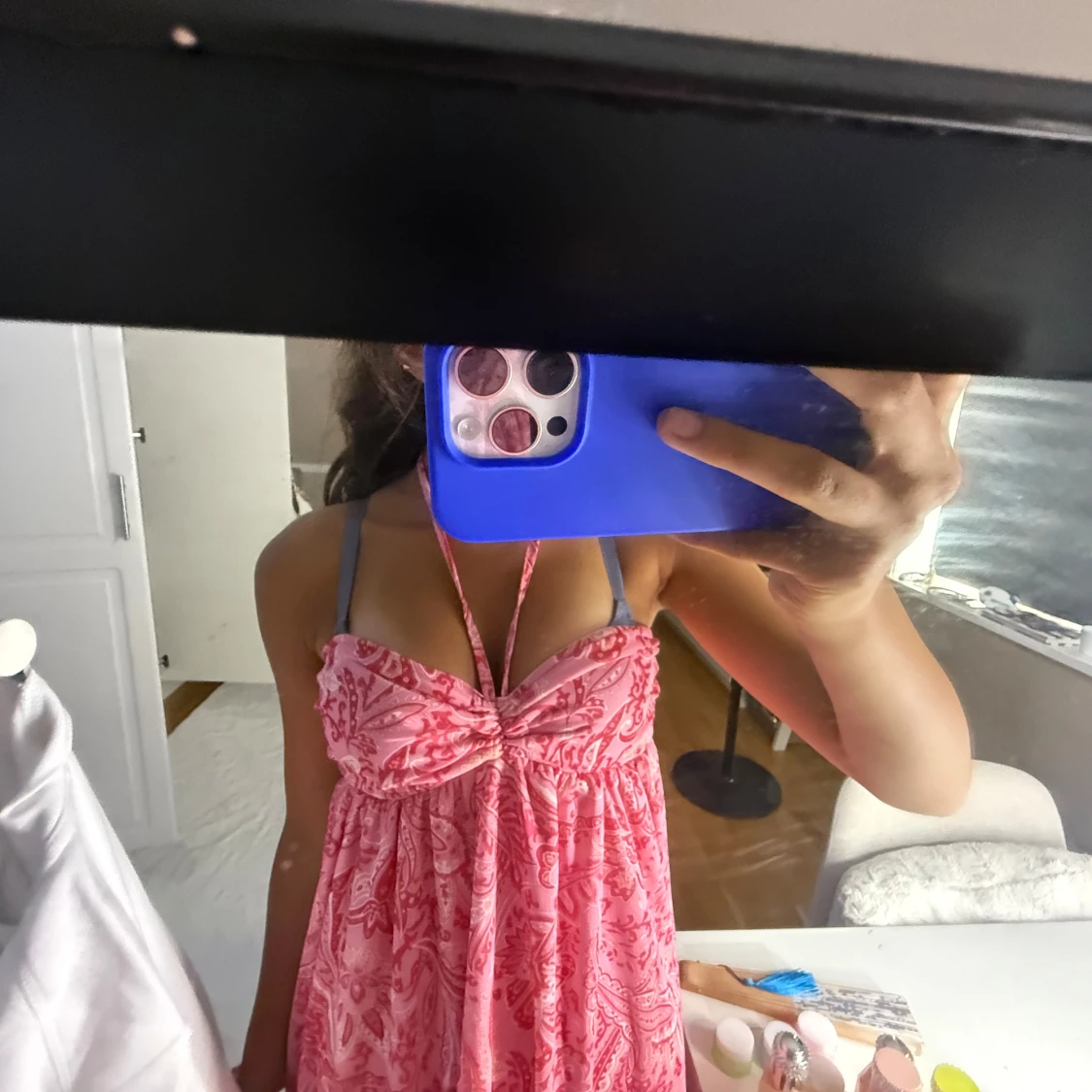 Rosa halterneck långklänning med mönster - 2