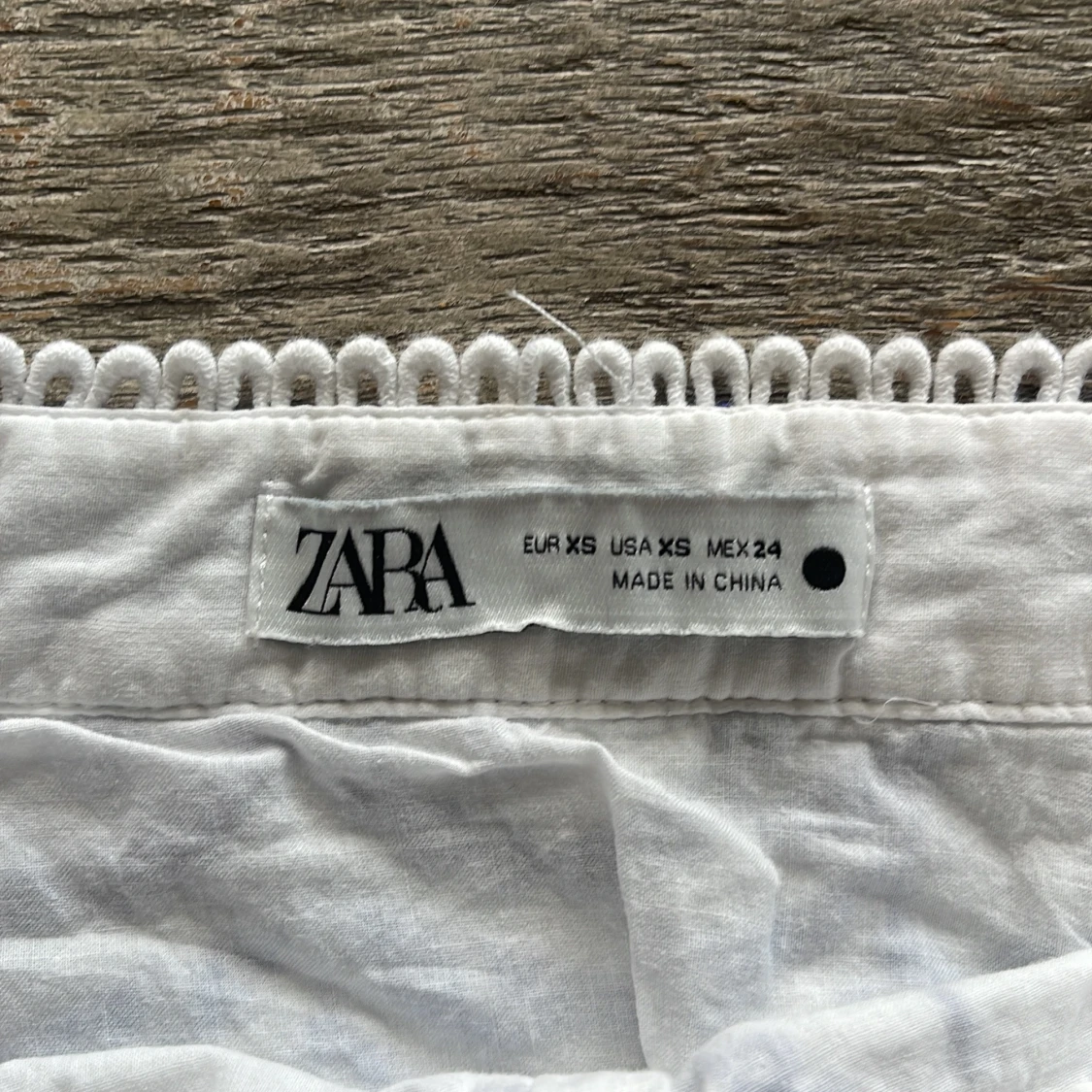 Vit och blå broderad kjol från Zara - 3