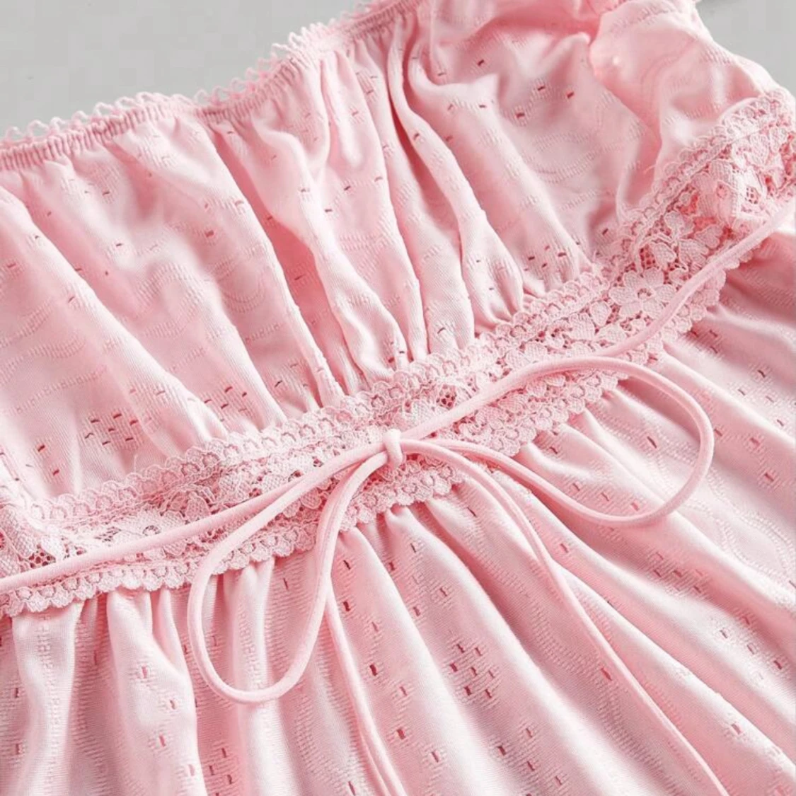 Ljusrosa blus med spets och knyt - 2