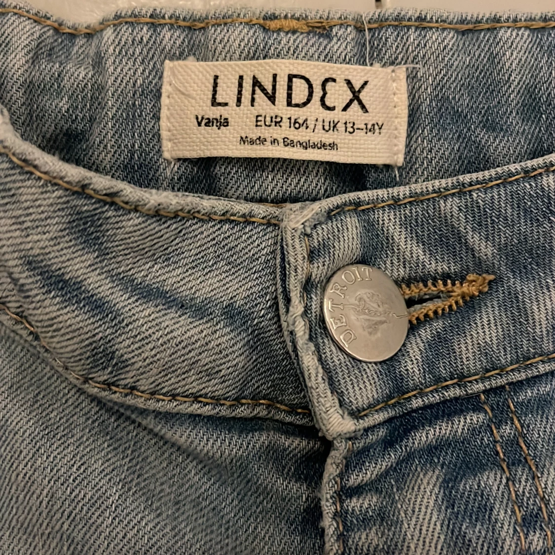 Ljusblå wide jeans från Lindex - 2
