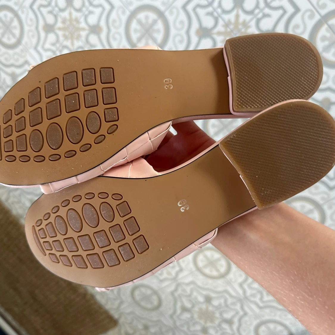 Flätade ljusrosa sandaler i skinn bottega - 2