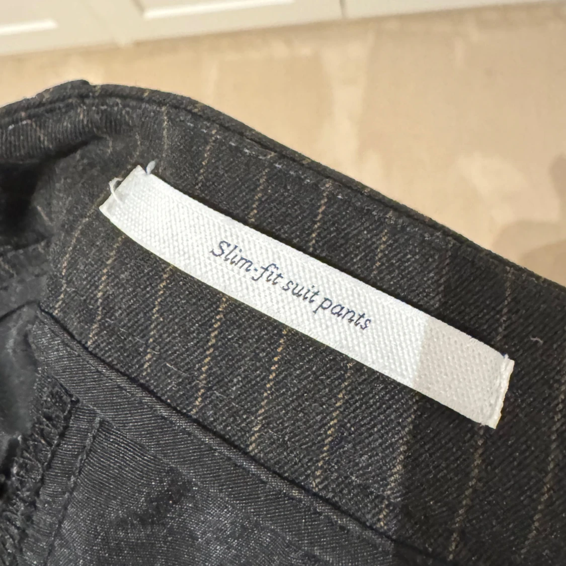 Randiga kostymbyxor från Les Deux - 2