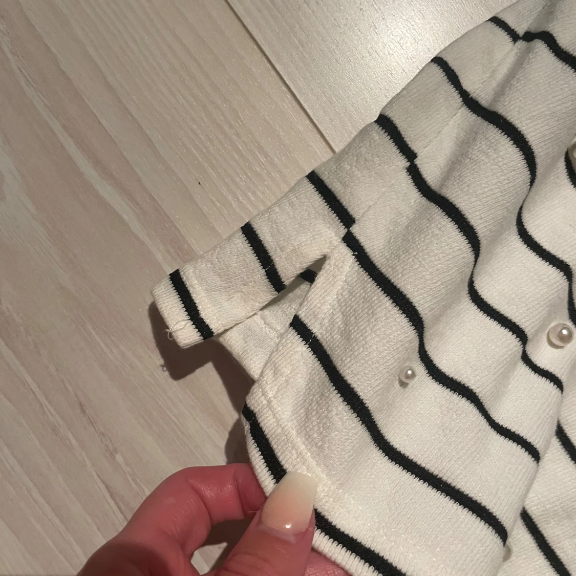 Randig t-shirt med pärlor från Zara - 1