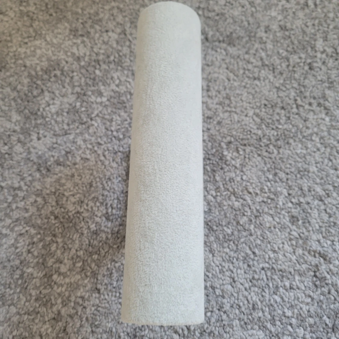 Ljusgrå smyckesdisplay i mockaimitation - 3