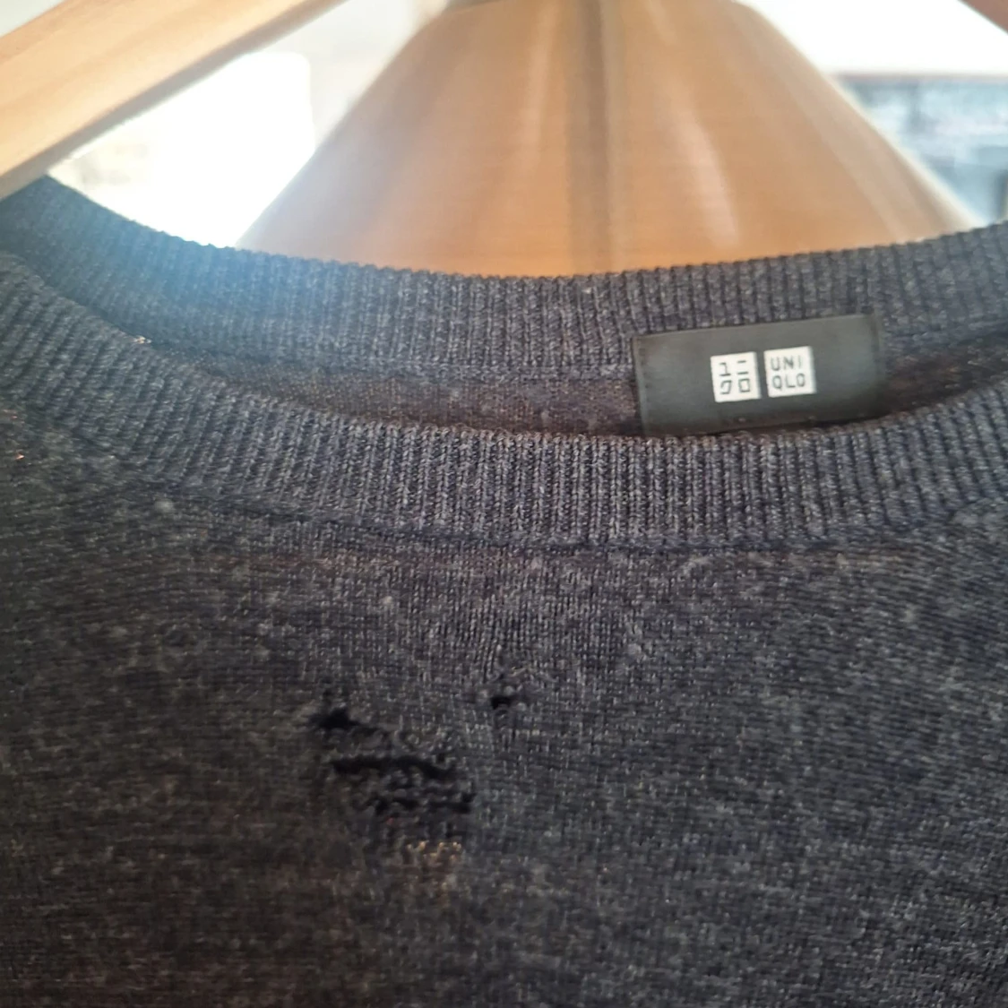 Mörkgrå stickad tröja från Uniqlo - 1