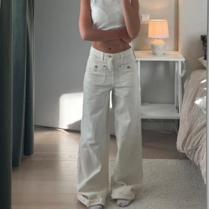 Jeans (Helt nya) - Helt nya jeans säljes då dom tyvärr var för långa för mig (jag är 154cm) Passar storlek xs-s | Paketpris vid köp av flera plagg, skriv i chatten