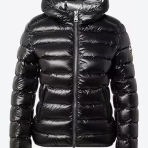 Colmar jacka glansig  - Snygg svart glansig pufferjacka från Colmar i storlek XS men passar även S. Inte använd mycket darför mycket bra skick. 