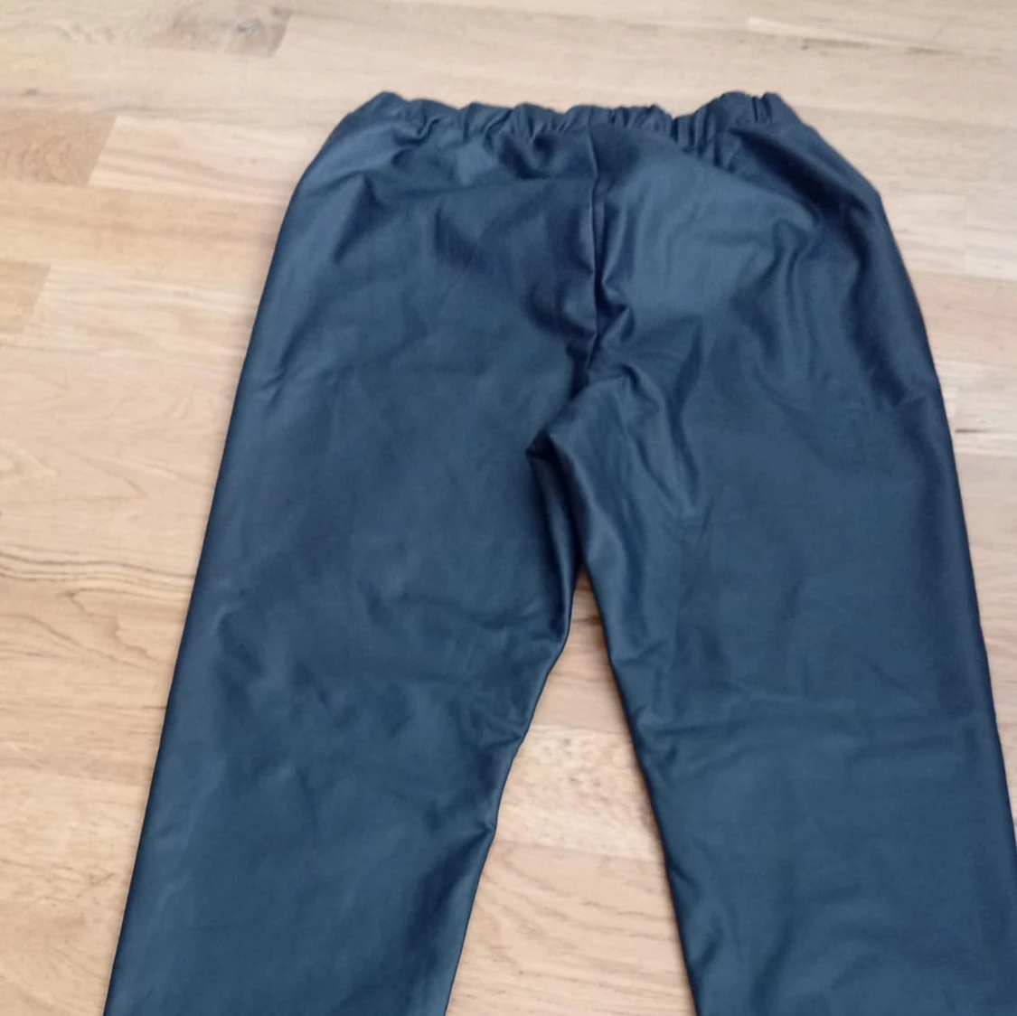 Svarta byxor i skinnimitation LC Waikiki - 1