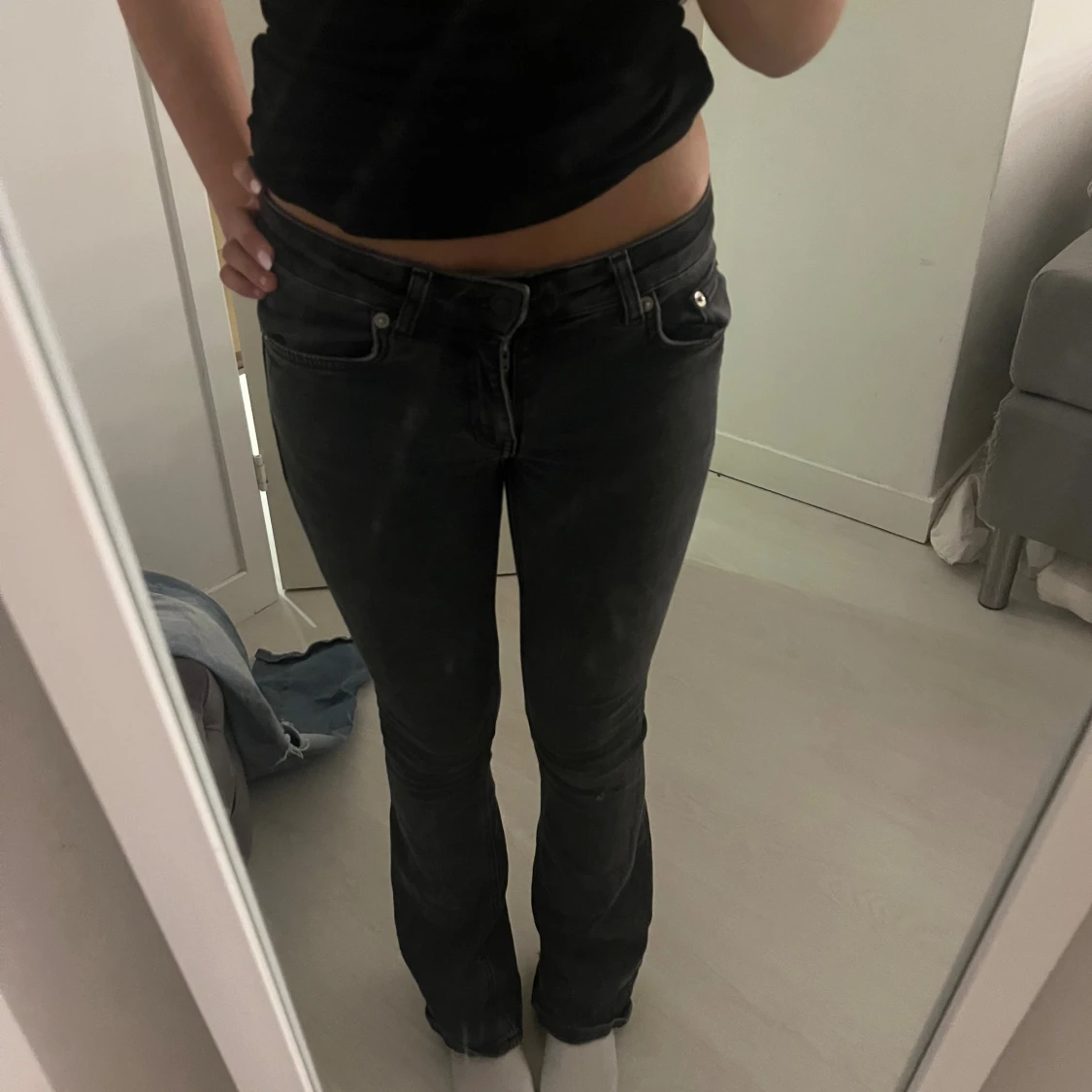 Svarta bootcut jeans med låg midja