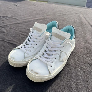 Philippe Model skor  - Philippe Model, Paris Prsx Veau Lace-Up, storlek 41. Sparsamt använda och i gott skick. Inköpspris  3100 kr. 