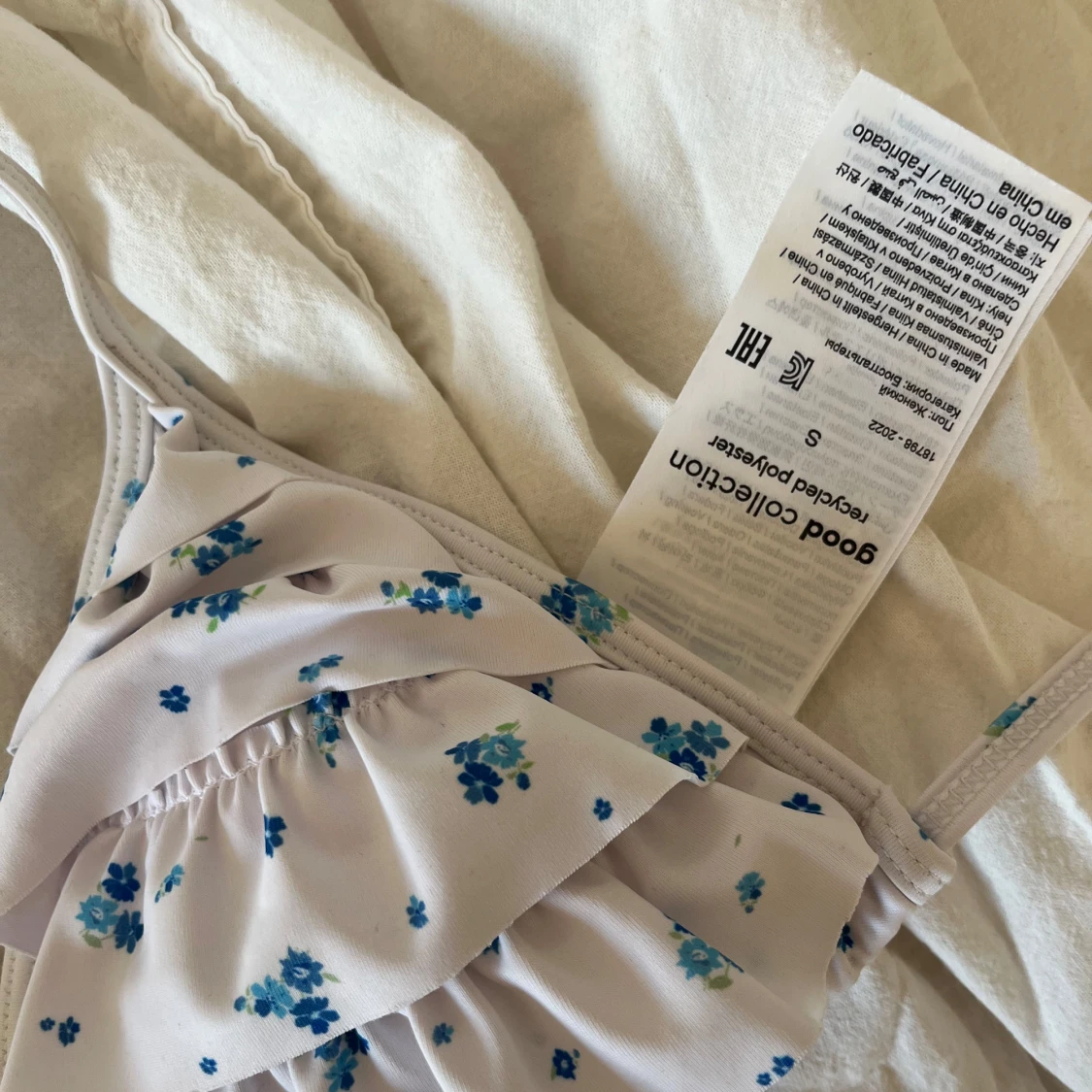 Vit blommig volangbikini från Good Collection - 2