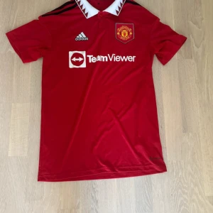 Manchester united tröja - Man utd hemmaställ 22/23. Använd några enstaka gånger. 