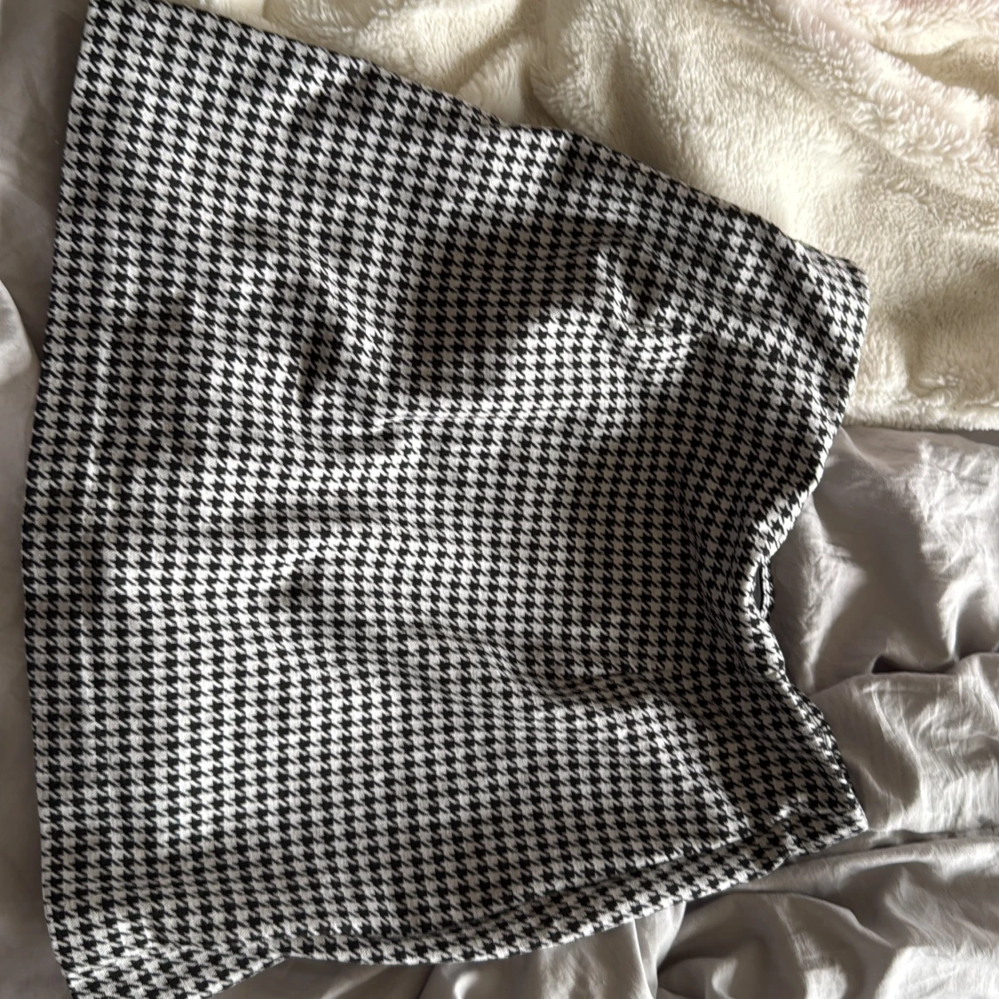 Svartvit rutig kortkjol från Divided - 3