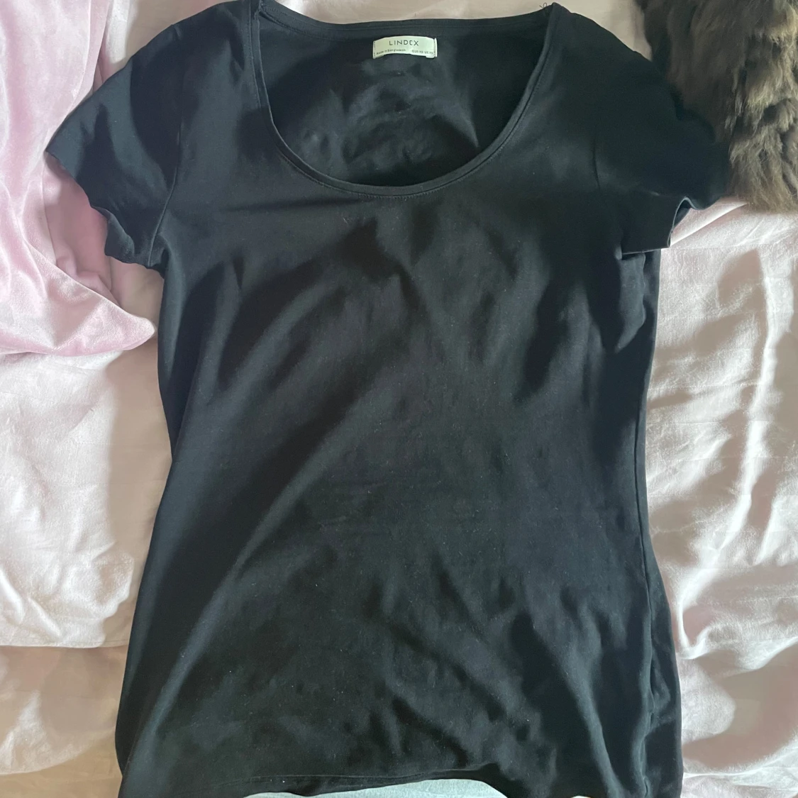 Svart t-shirt från Lindex - 2