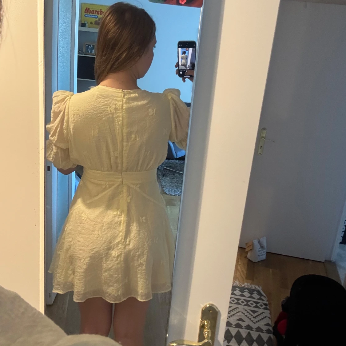 Pastelgul kortklänning från Adoore - 1