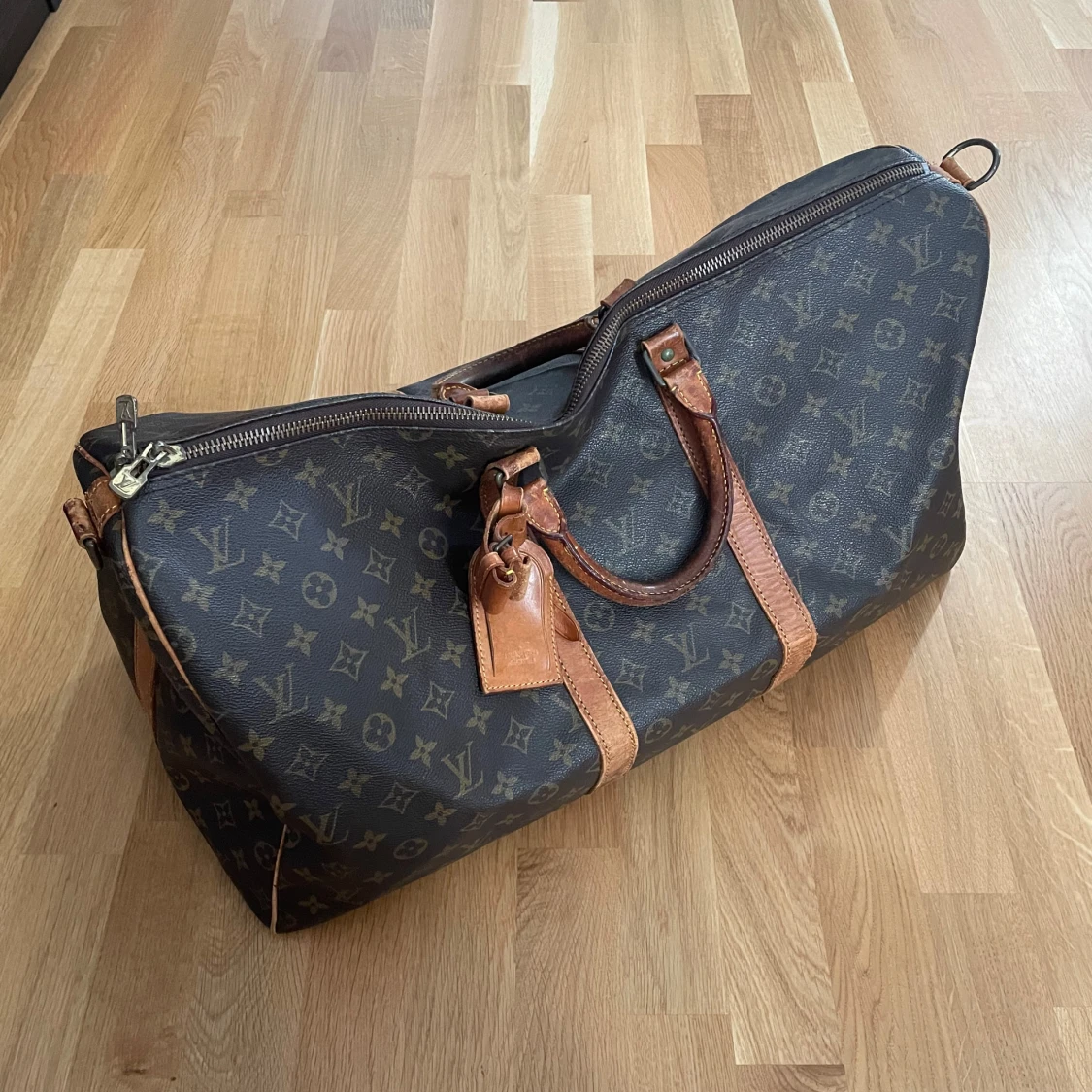 Louis Vuitton resväska i monogram