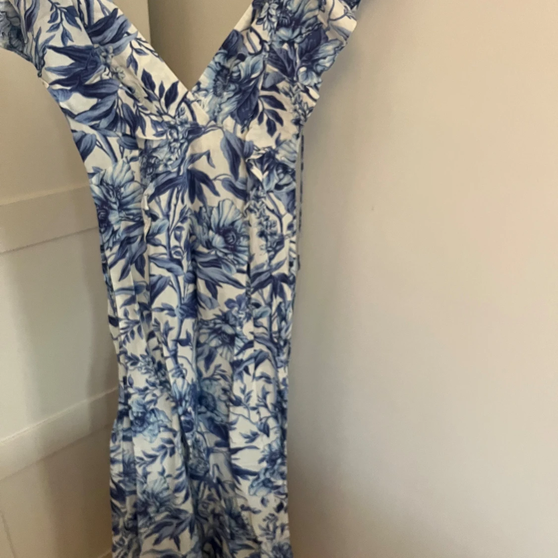 Blommig långklänning med volang