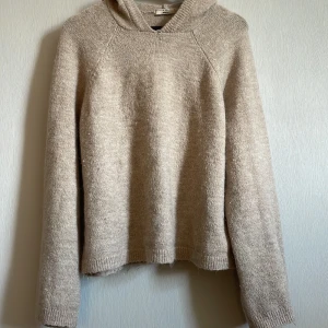 Stickad luvtröja  - Super snygg och mysig stickad hoodie🍁