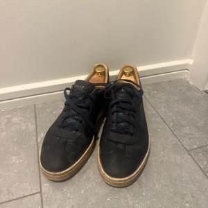 Brunello cucinellie  - Säljer mina snygga Brunello cucinellie skor i bra skick! Köpte dom för ca 1 år sedan för 10990kr, skorna är använt sparsamt.