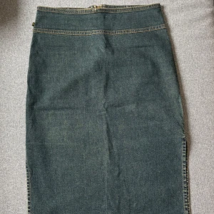 Jeanskjol - Så snygg halvlång jeanskjol köpt på Humana ⚠️Fraktar ej med Instabox⚠️