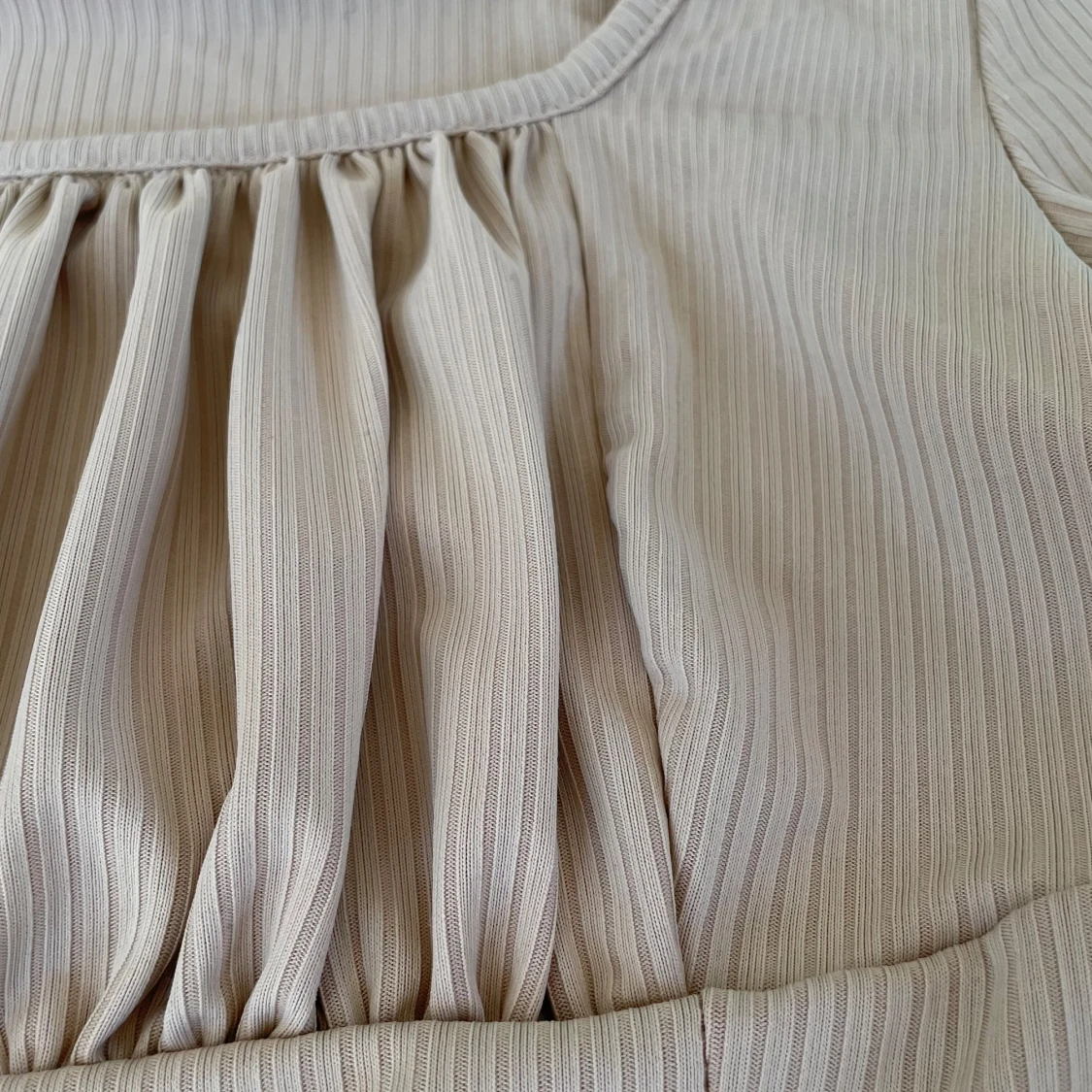 Beige ribbad topp från Shein - 3