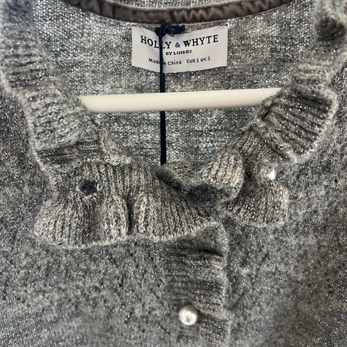 Grå glittrig tröja från Holly & Whyte - 3