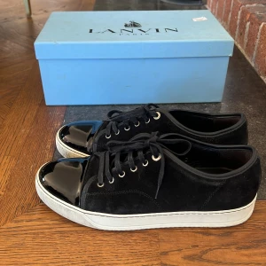 Lanvin UK8 - Kommer med box! Riktigt bra skick. Svarta uk8. 