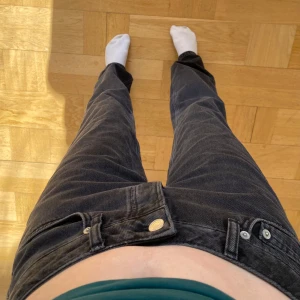 Icon jeans strl S - Snygga Icon jeans från lager157 i färgen Black used. Är i nytt skick då jag nästan aldrig använt dom, därav säljer jag dom. 💗 nypris 300kr tror jag, så säljer för 150kr, kan såklart sänka pris vid snabb affär! Kom dm för frågor eller bilder🥰