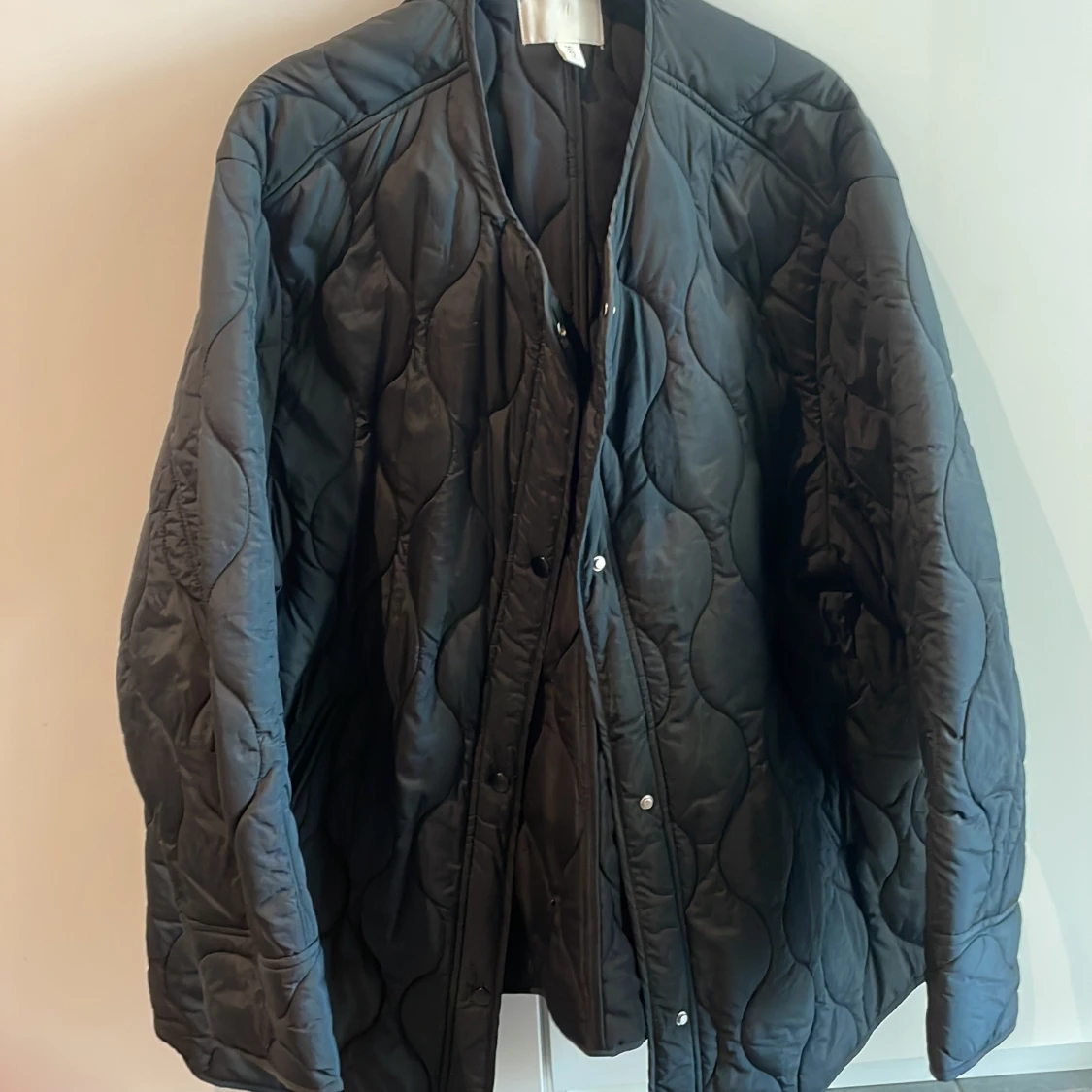 Svart quiltad dunjacka