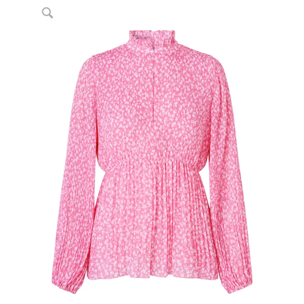 Långärmad rosa och vit blommig blusa från Cras. . Puserot.