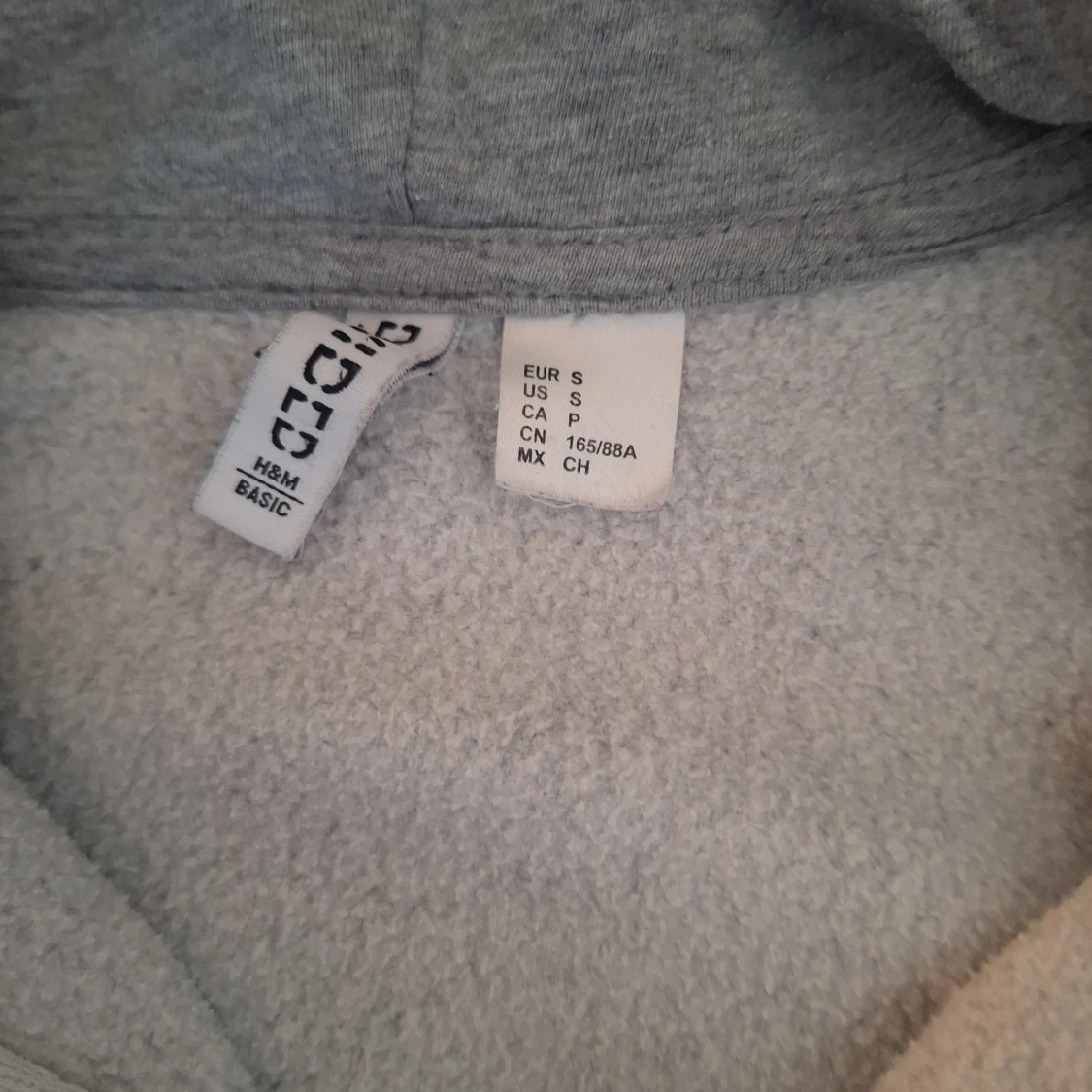 Grå hoodie med pälskant från H&M - 2
