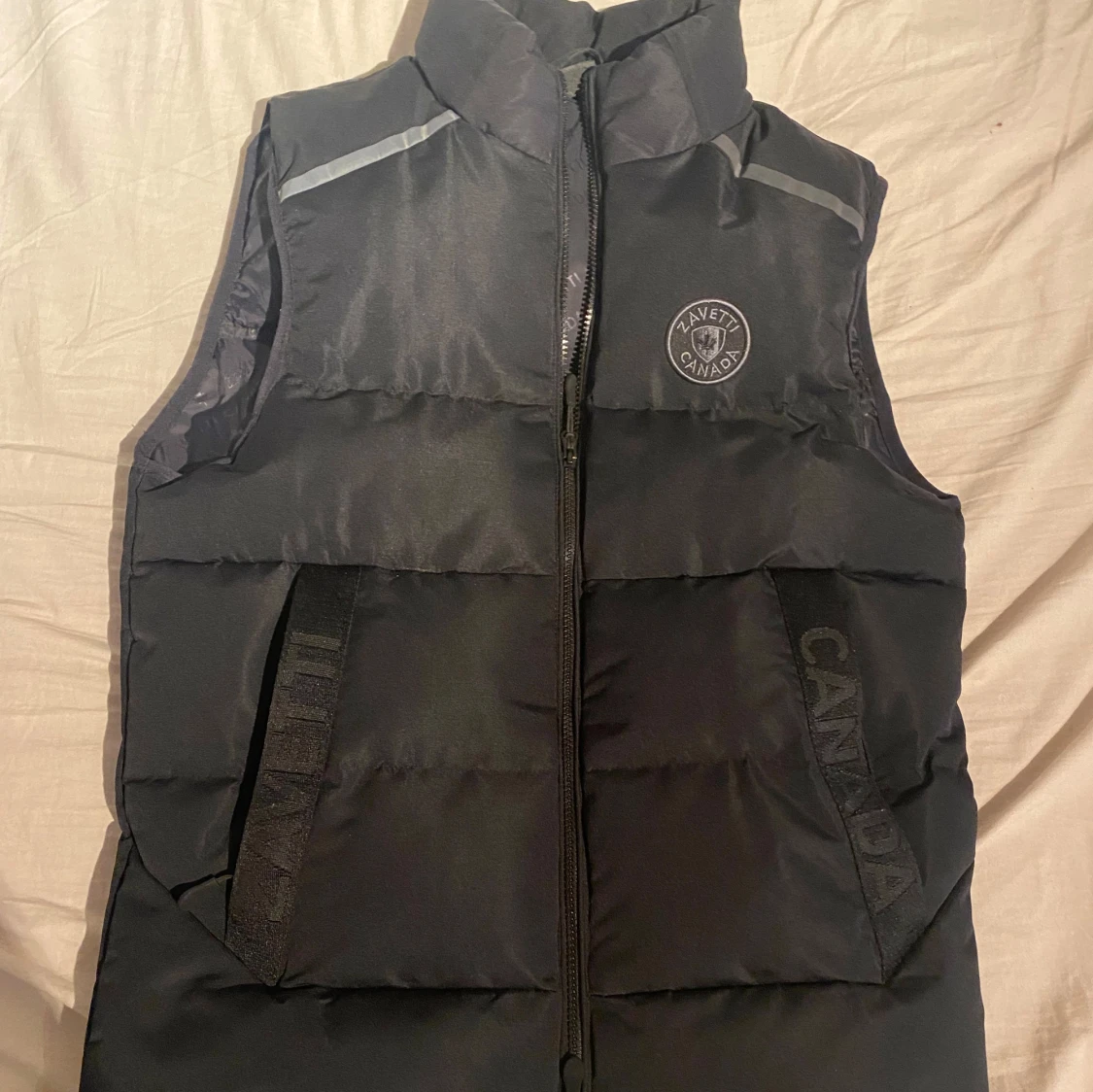 Svart dunväst från Zavetti Canada