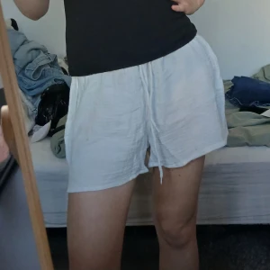 Linneshorts - Jättesköna linneshorts, perfekta nu till sommaren💕 Aldrig använda men lappen är bortklippt