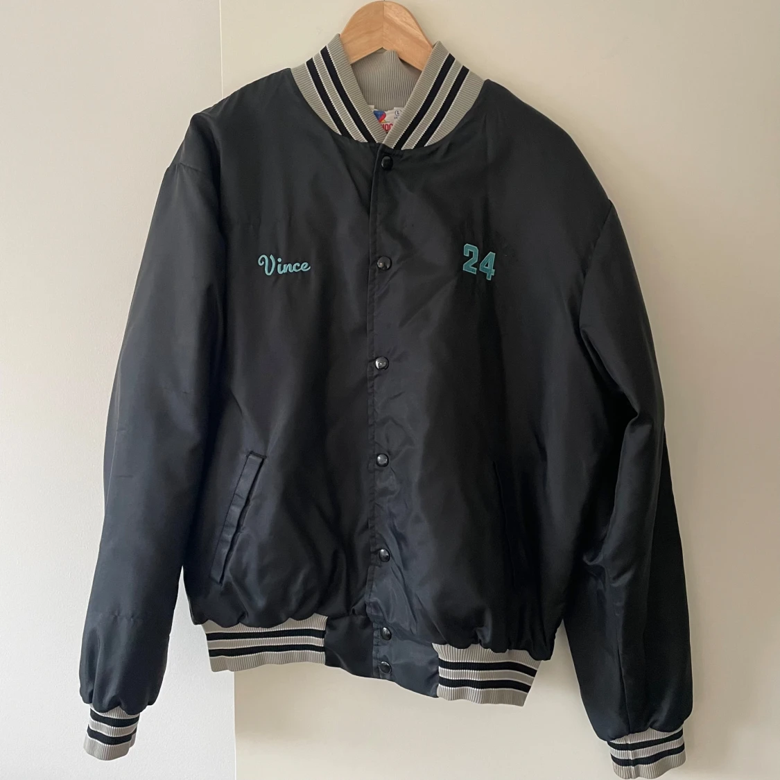 Svart bomberjacka från Rennoc, L