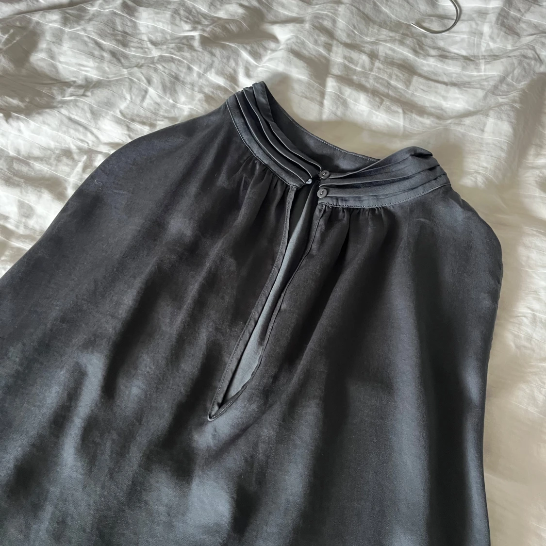 Marinblå ärmlös blus från Saint Tropez - 1