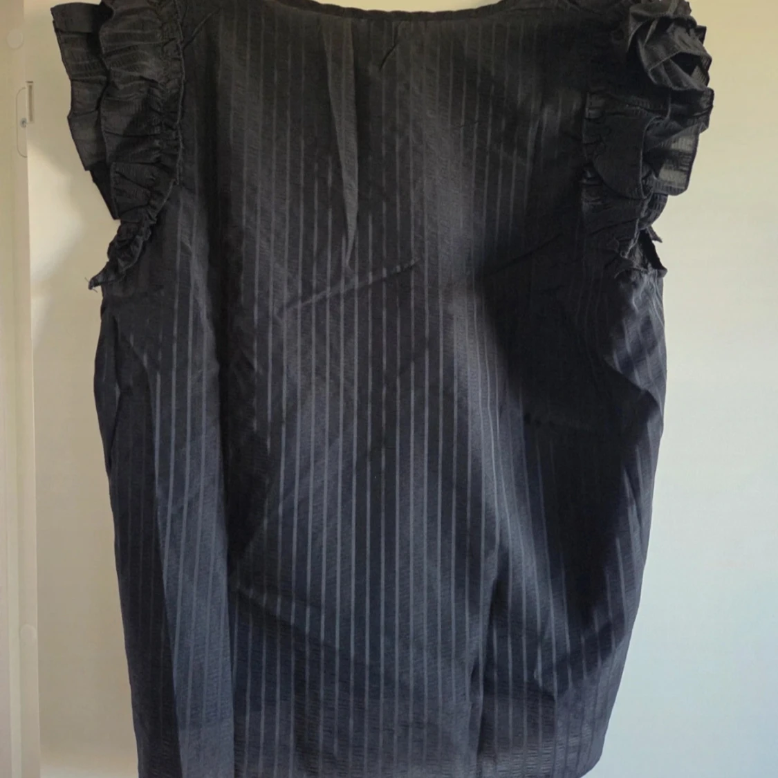 Svart blus med volangärm Shein - 1