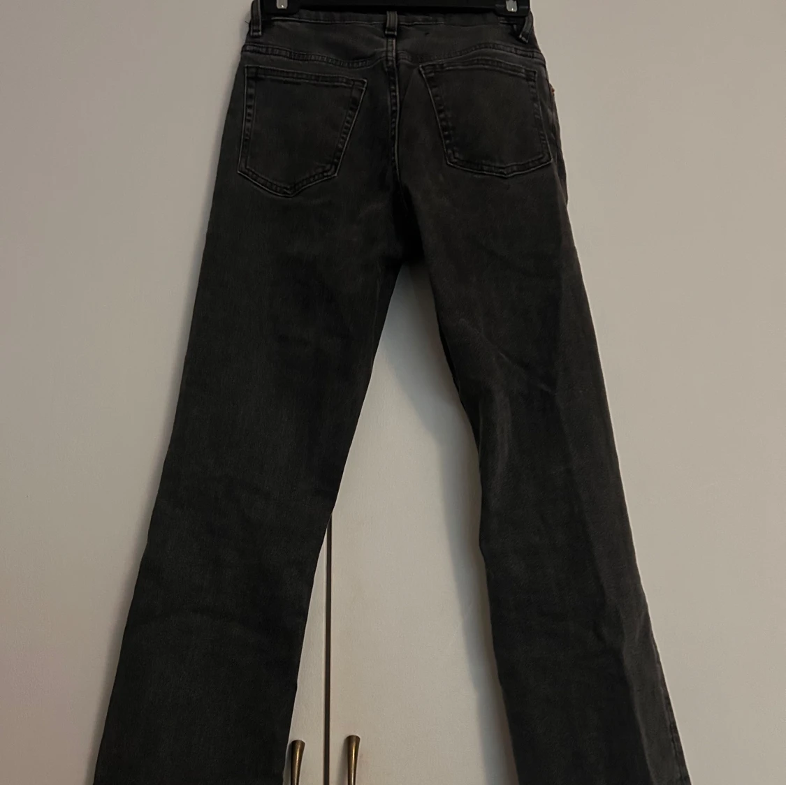 Gråa raka jeans - 1